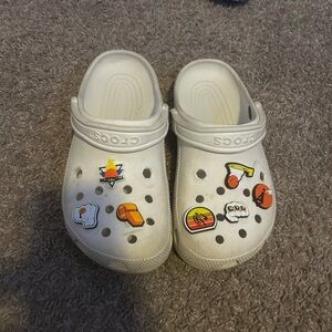 CROCS Classic White with Basketball Charms
